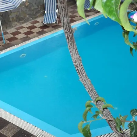 Lägenhetshotell Villa Markos Perissa (Santorini)