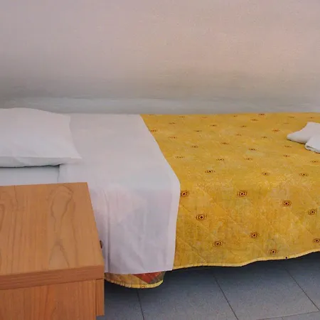 Villa Markos Perissa (Santorini)