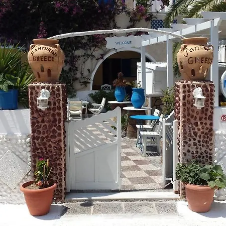 Villa Markos Perissa (Santorini)