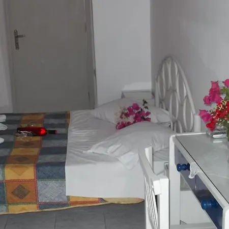 Markos Aparthotel Perissa (Santorini)