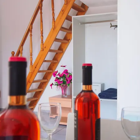 Markos Aparthotel Perissa (Santorini)