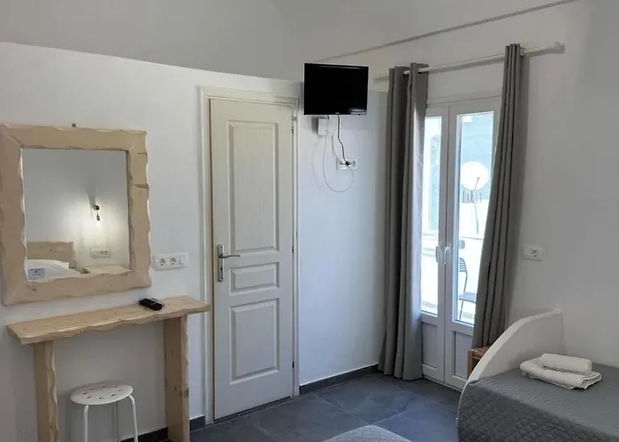 Markos Aparthotel Perissa (Santorini)