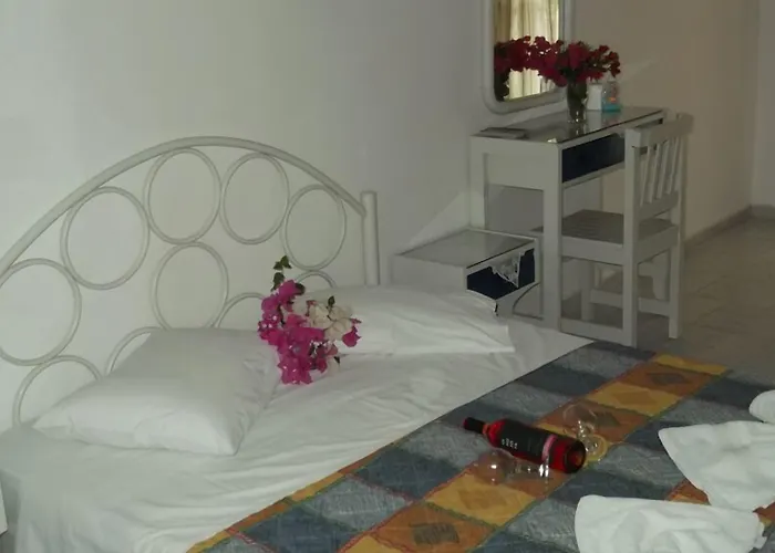 Markos Aparthotel Perissa (Santorini)